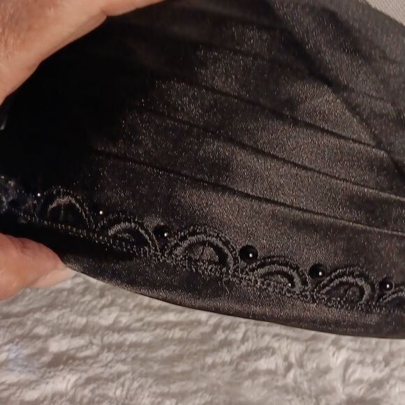 Mr Hi's Classic Beaded Pill Box Hat - Picture 6 of 7